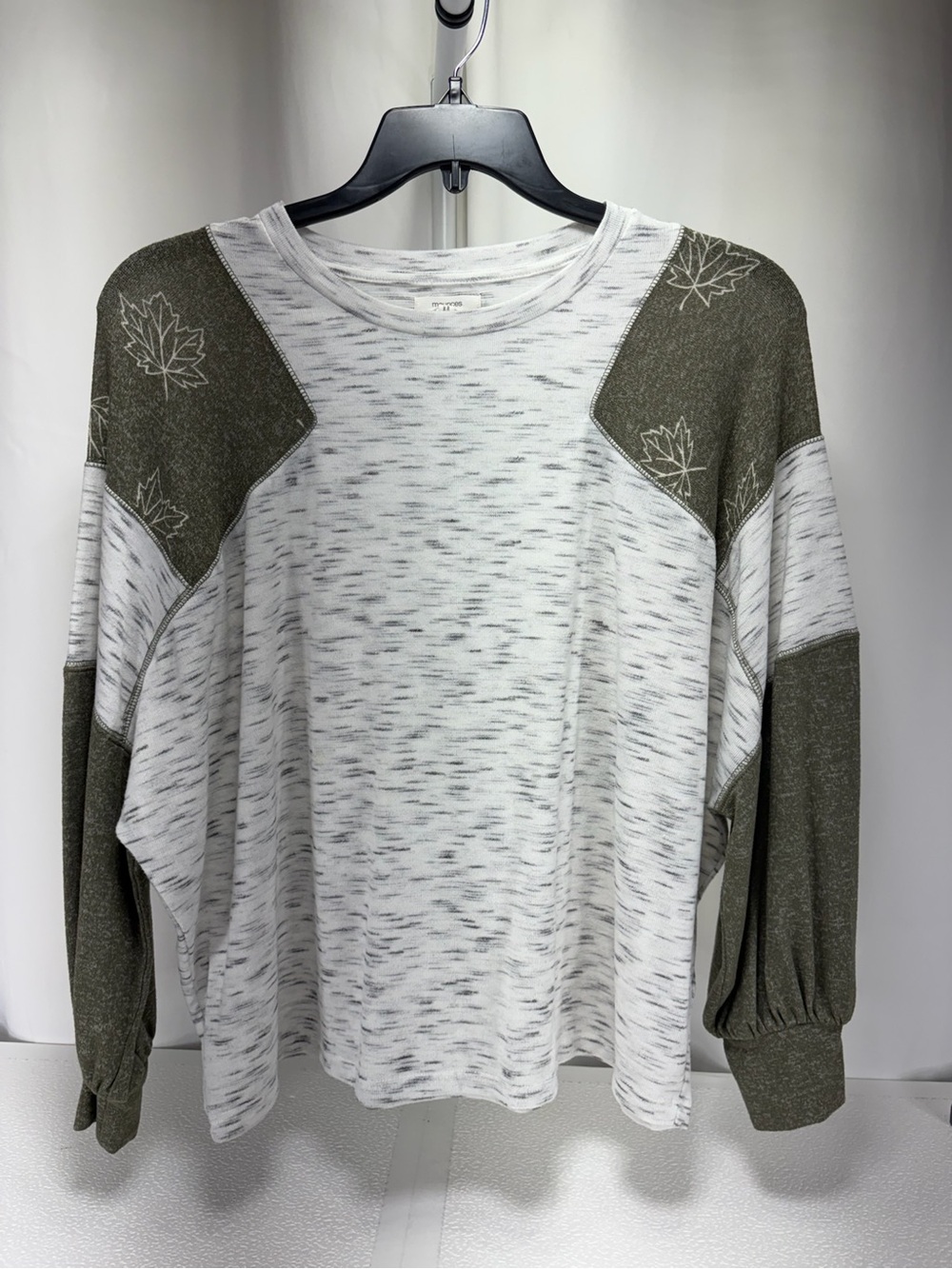 Maurices Olive Green & White Crewneck Sweater with Leaf Accent 4645